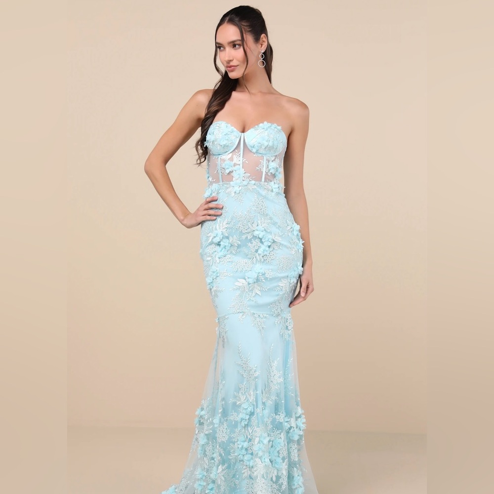 NWT Elegant Strapless Blue Floral Dress